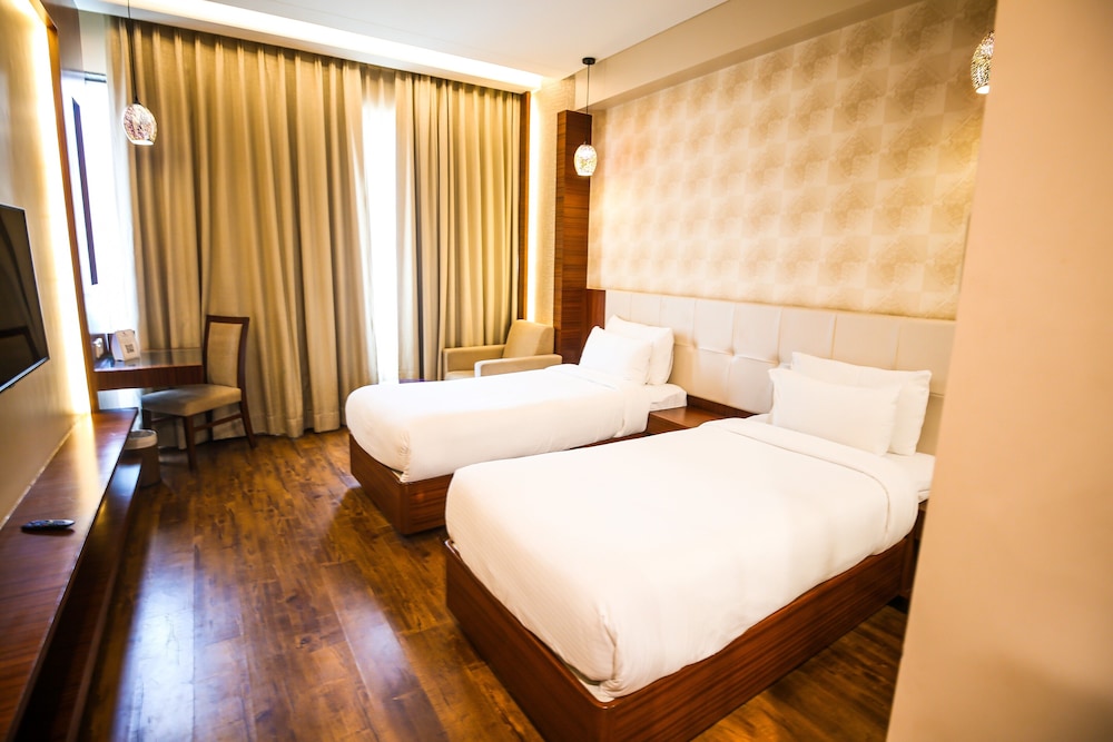 Executive Room - Photo 6
