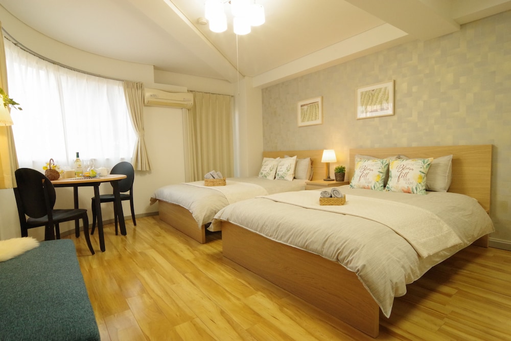 Room (502)
