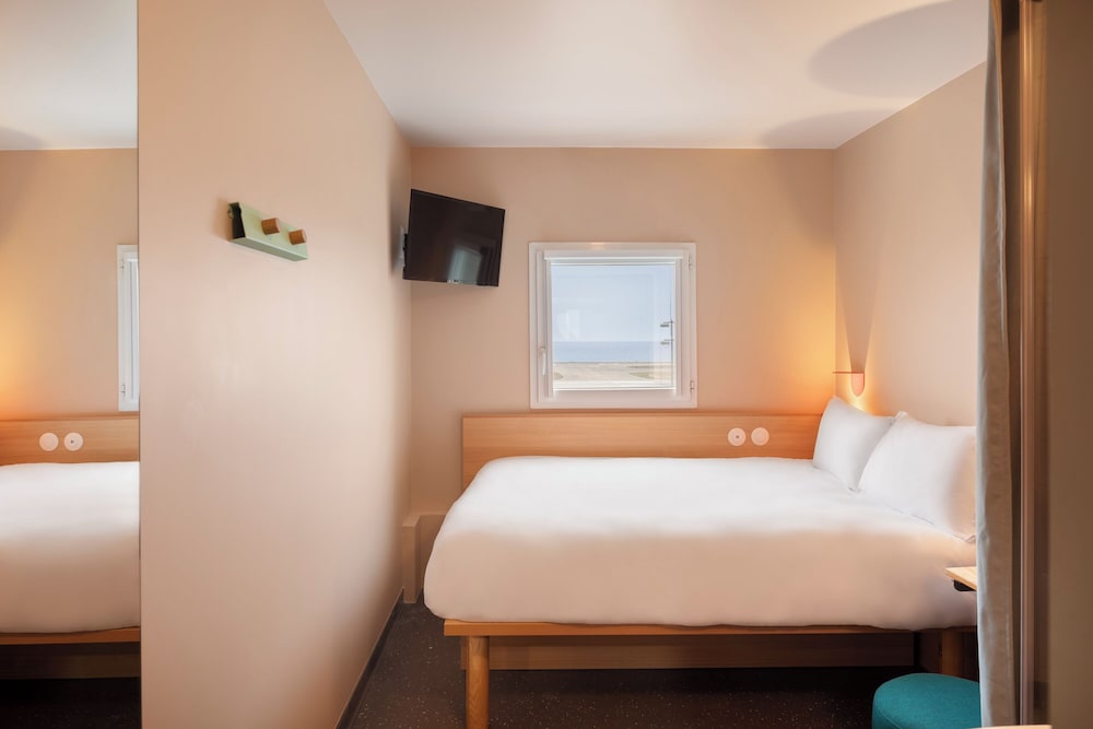 Room, 1 Double Bed - Photo 3