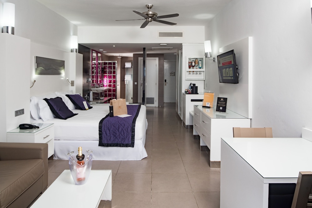 Junior Suite, Oceanfront (elite Club, B2c-us)