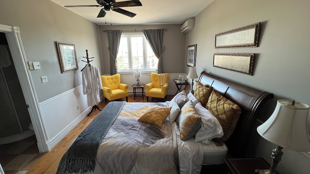 Classic Room, 1 Queen Bed, Private Bathroom photo 3