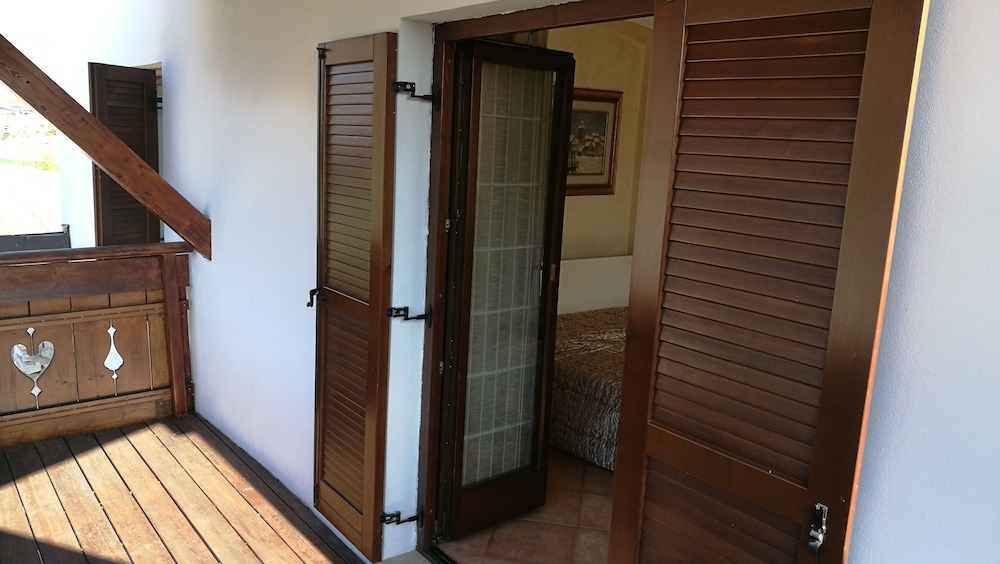 Deluxe Suite, Hot Tub, Mountain View photo 2