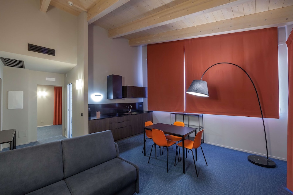 Family Room, 1 Queen Bed, Non Smoking, Balcony (with Two Single SofaBeds) - Photo 1