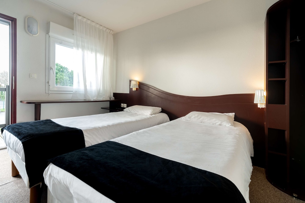 Standard Room, 2 Twin Beds - Photo 5