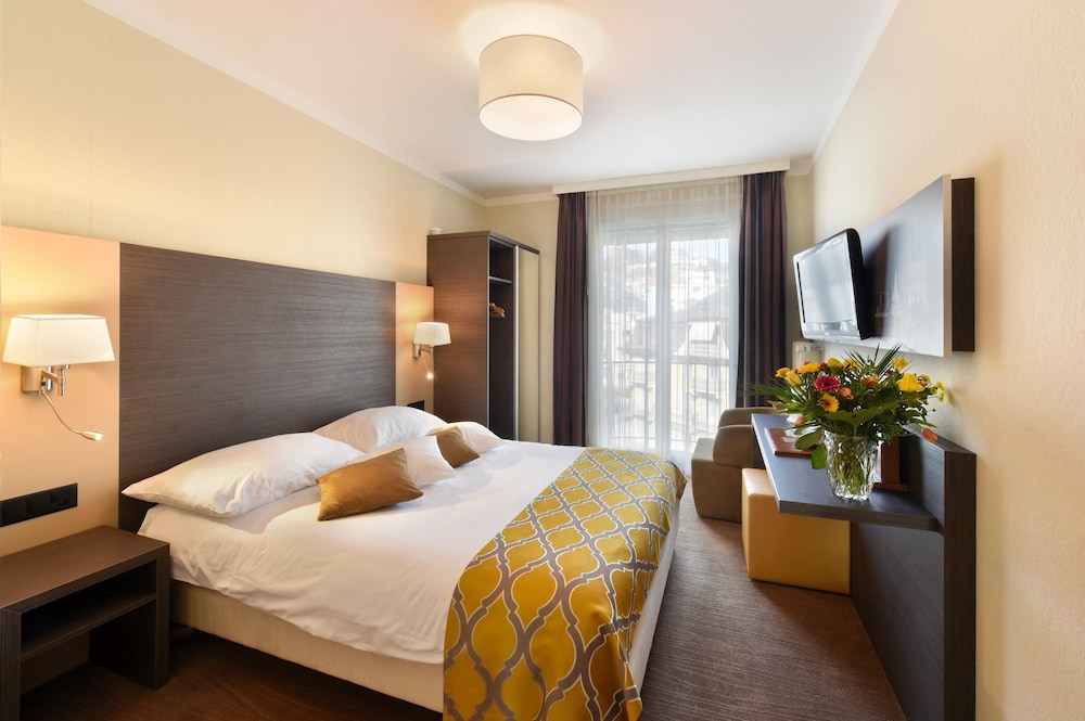 Single Room, with double bed & city view
