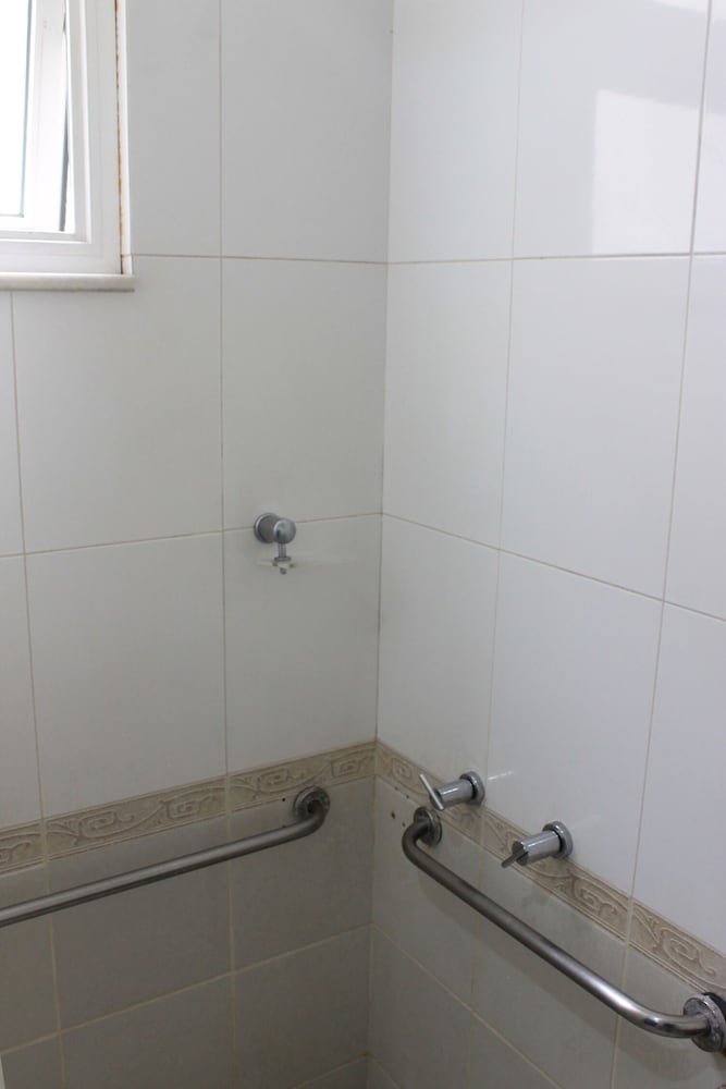 Standard Twin Room - Photo 2