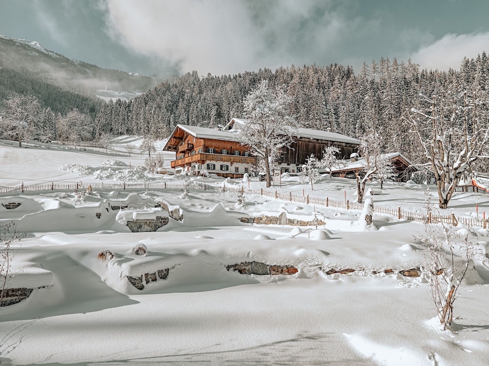 Romantic Chalet, 4 Bedrooms, Sauna, Slope side