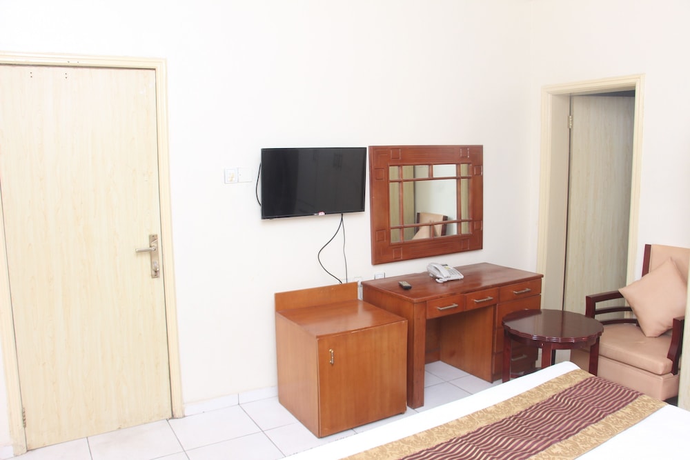 Luxury Apartment, 3 Bedrooms - Photo 2