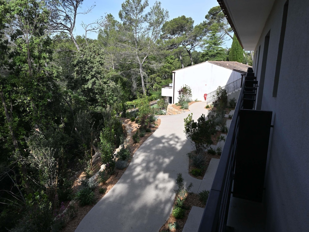 Standard Room, Multiple Beds - Photo 5