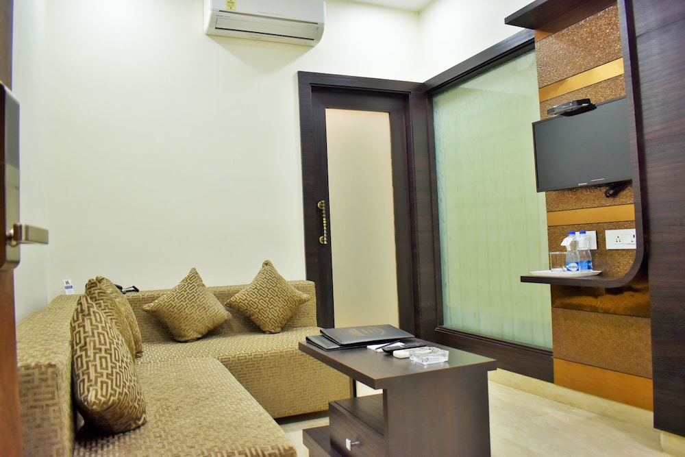 Executive Suite, 1 Bedroom, Non Smoking, City View photo 3