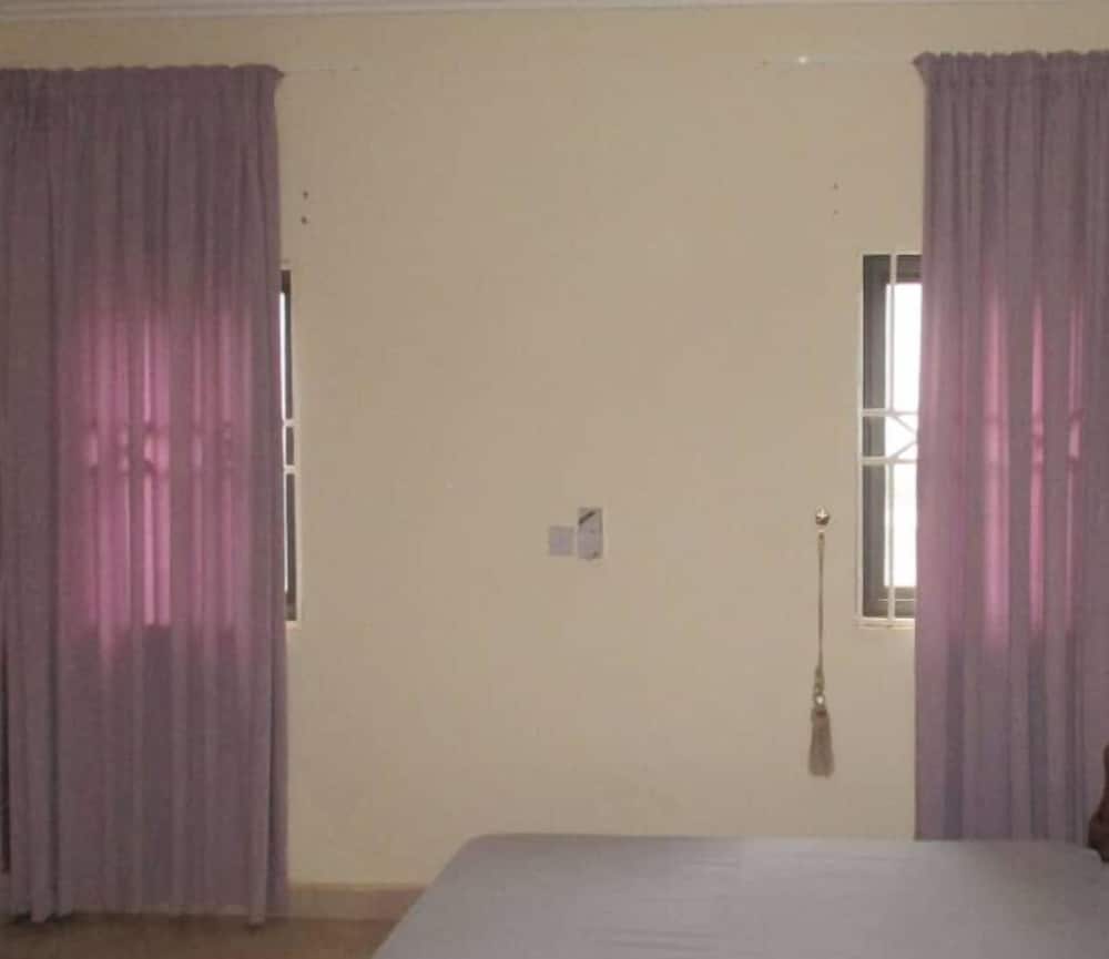 City Apartment, 4 Bedrooms, Non Smoking photo 2