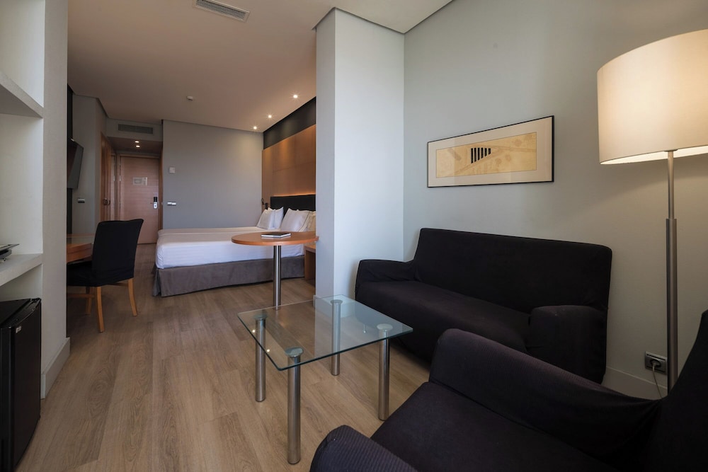 Family Room, Terrace - Photo 2