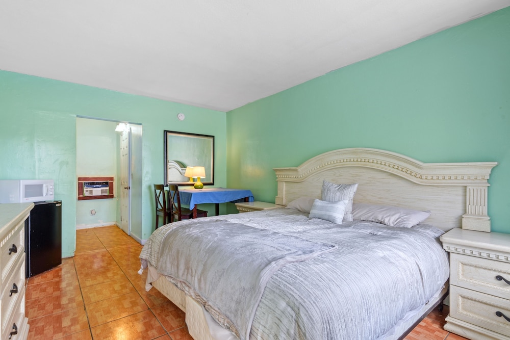 Grand Room, Pool View photo 2