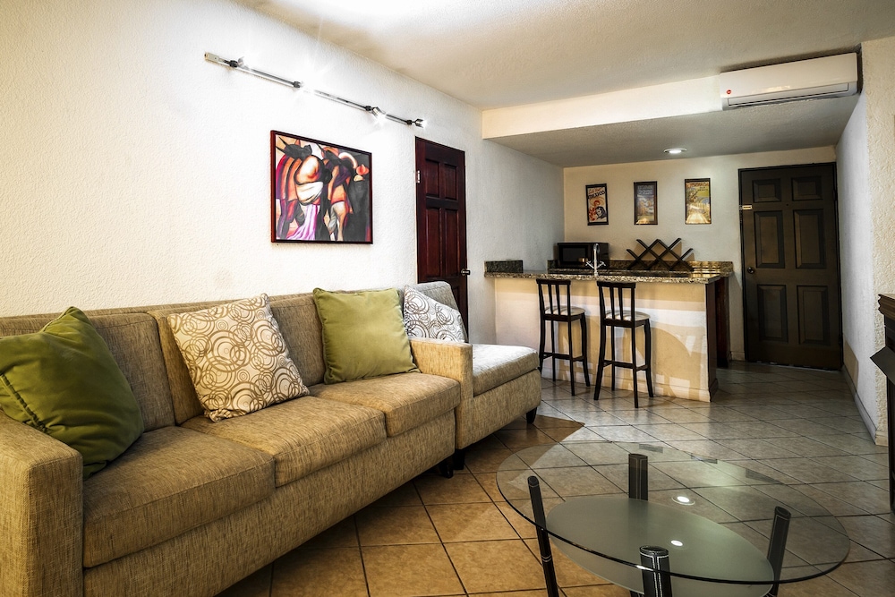 Superior Suite, Partial Ocean View photo 3
