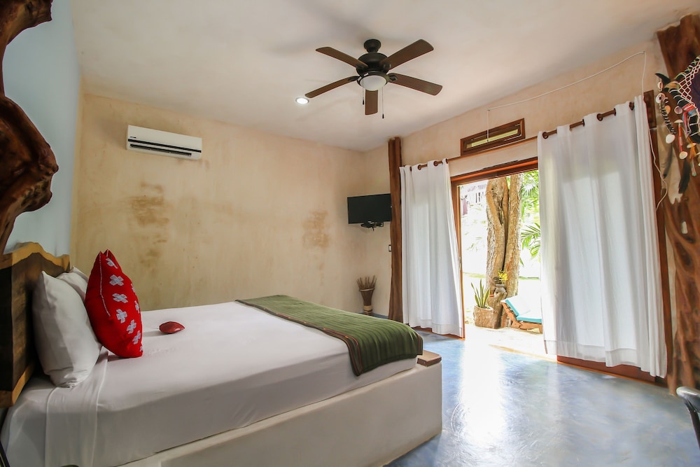 Room with King Bed with Terrace Garden View and Private Bathroom