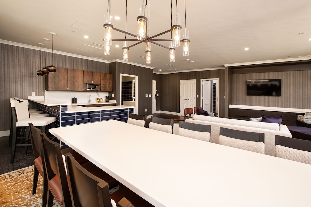 Aspen Tower Presidential Suite photo 2