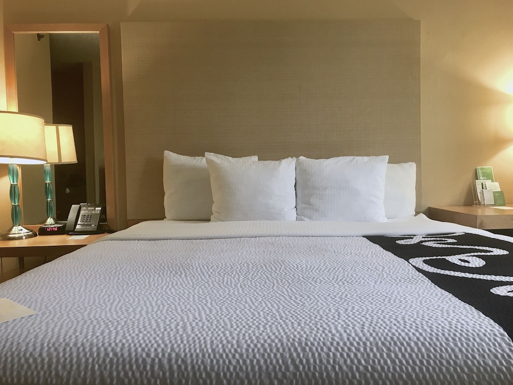 Room, 1 King Bed, Accessible, Non Smoking (Bathtub) - Photo 3