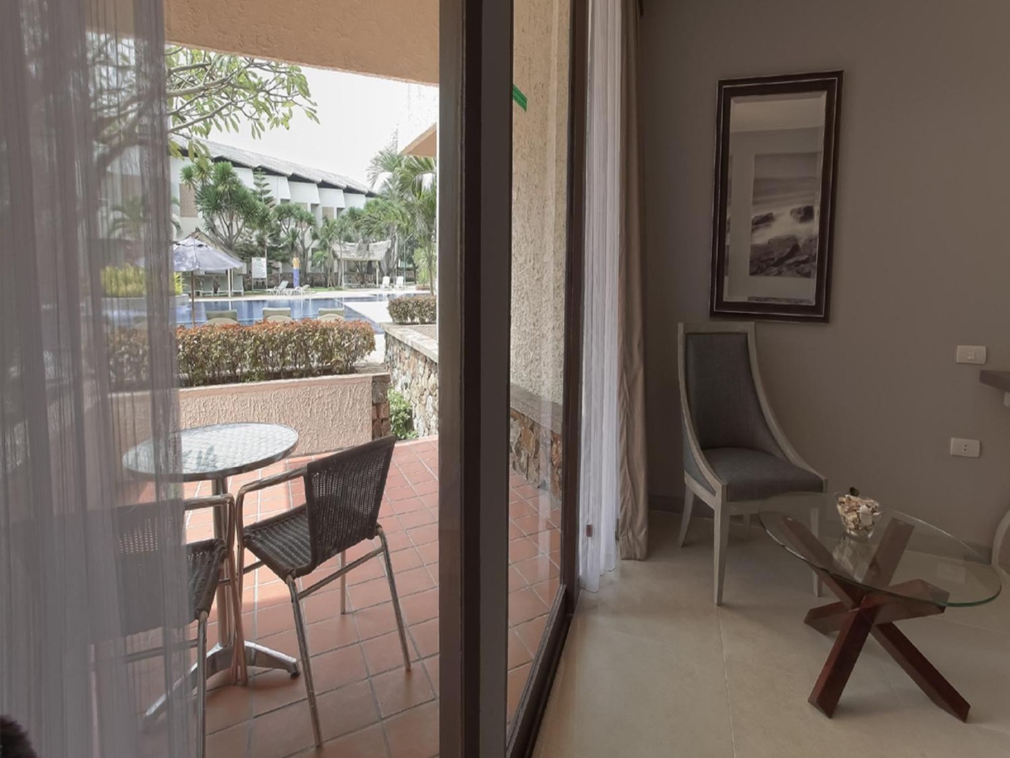 Premier Double Or Twin Room - Pool Level