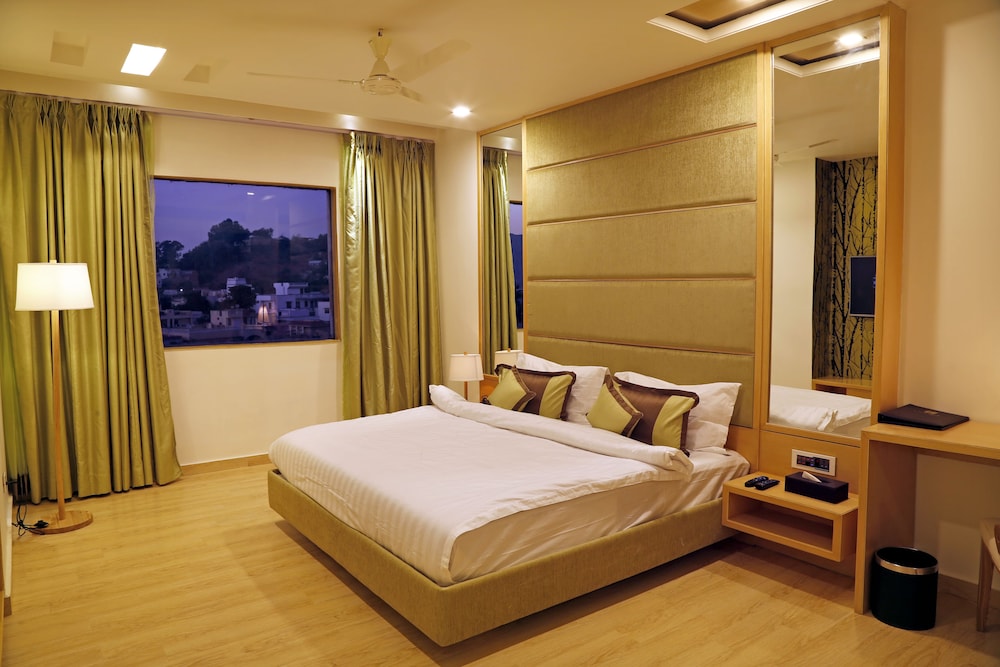 Deluxe Double or Twin Room, 1 Bedroom, City View photo 2