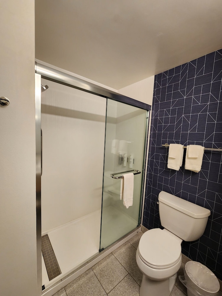 Suite, 2 Queen Beds photo 2