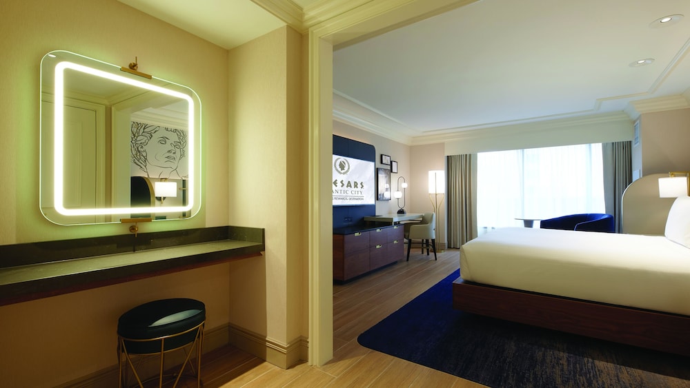Ocean Tower Senator Suite King Smoking - Photo 2