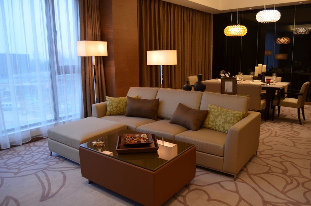 Suite, 2 Bedrooms (Dining Area)
