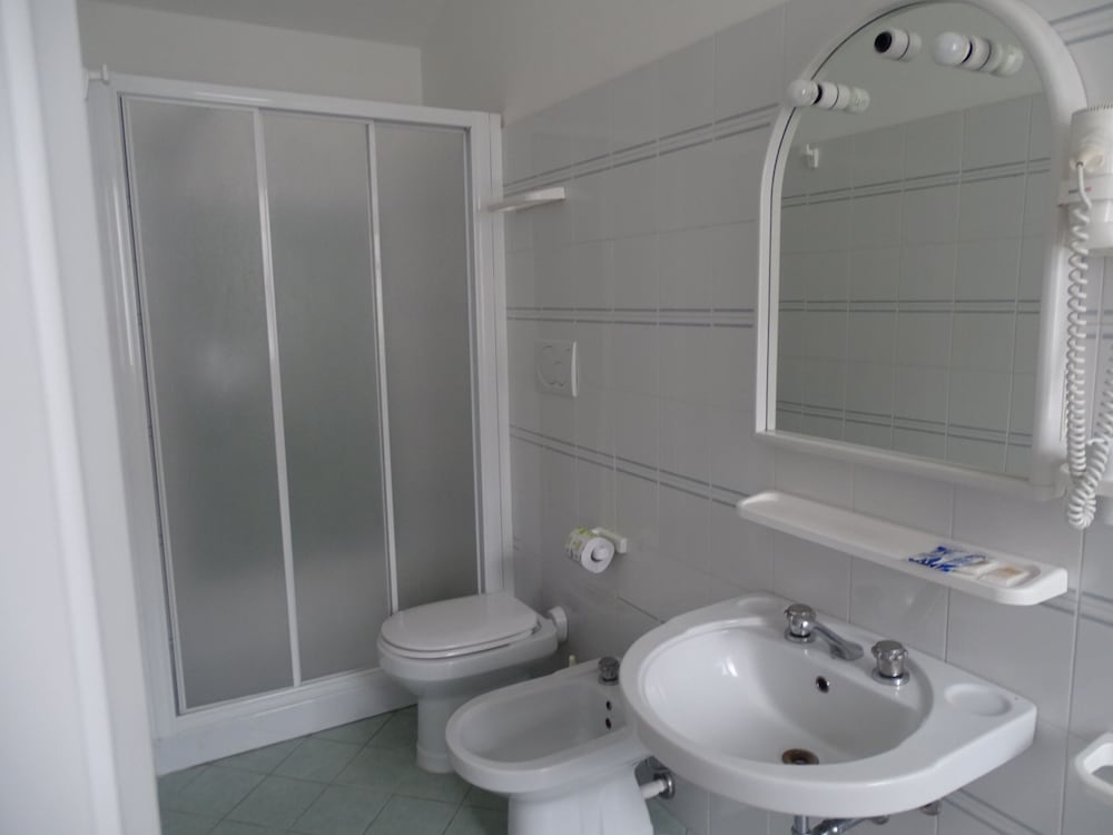 Standard Double Room - Photo 4