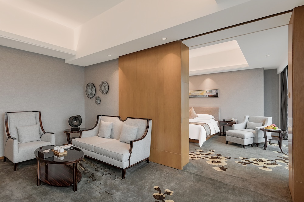 Executive Suite-Limited Package Offer - Photo 4