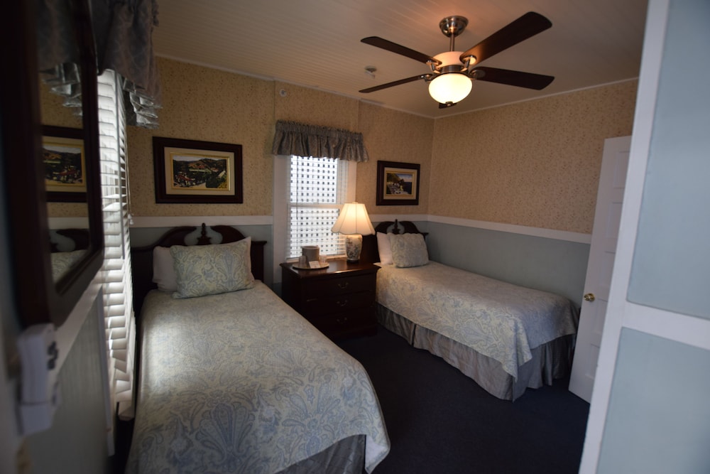 Family Cottage, 2 Bedrooms, Shared Bathroom (Cottage A- 1 Full+2 Twins) photo 2