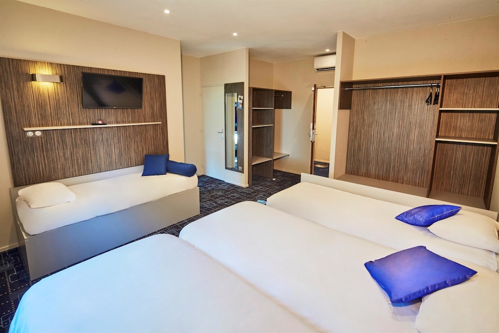 Standard Room, 3 Twin Beds photo 2