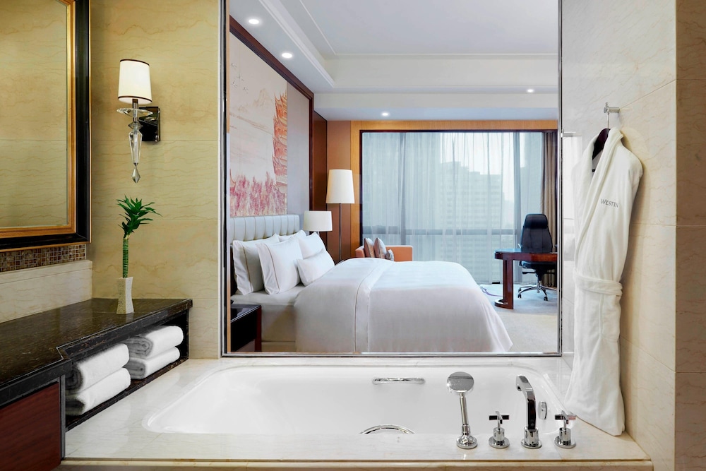 1 King Bed, High Floor - 15th and above, Guest Room photo 3