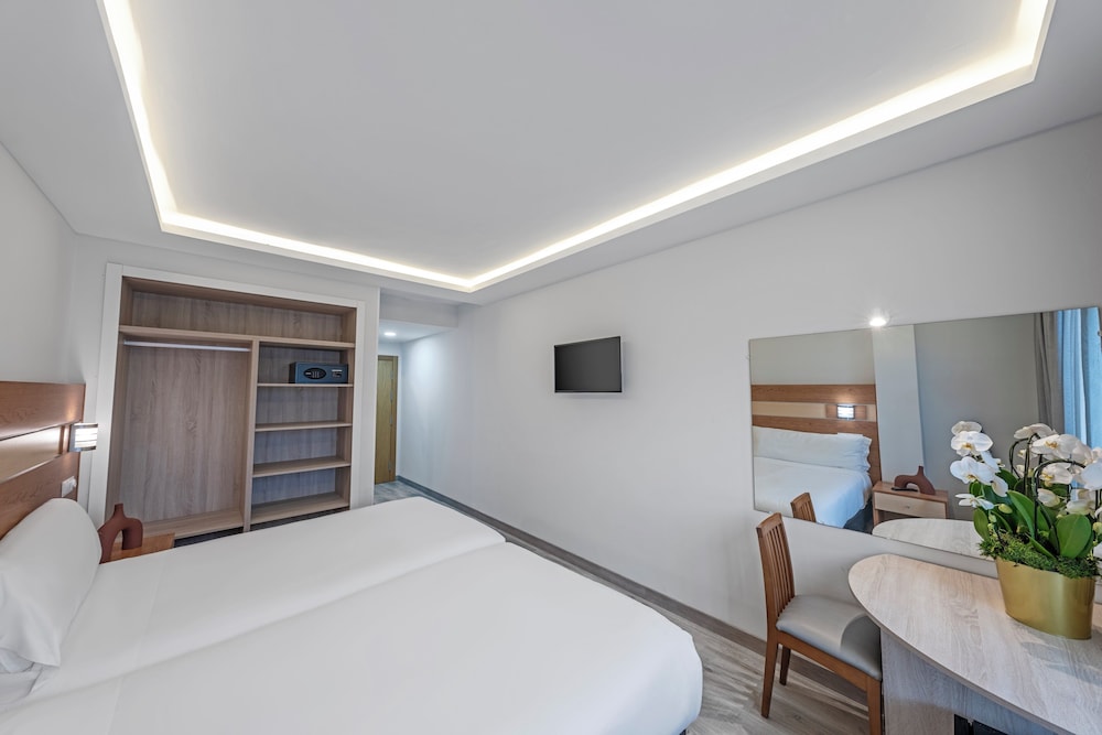 2 Single Beds - Photo 3