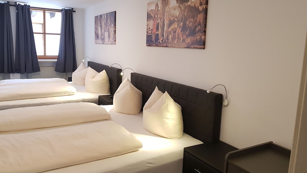 Classic Quadruple Room photo 3