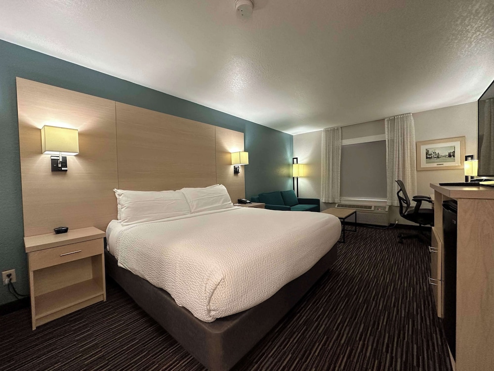 Standard Room, 1 Queen Bed, Accessible, Non Smoking photo 2