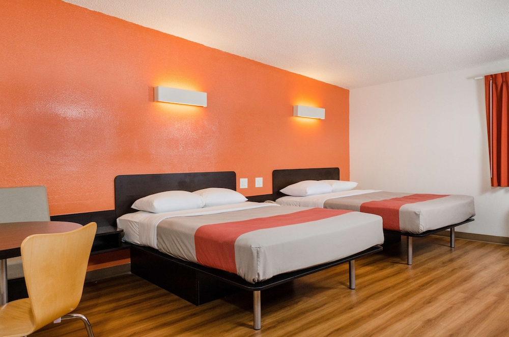 Standard Room, 2 Queen Beds, Non Smoking - Photo 14