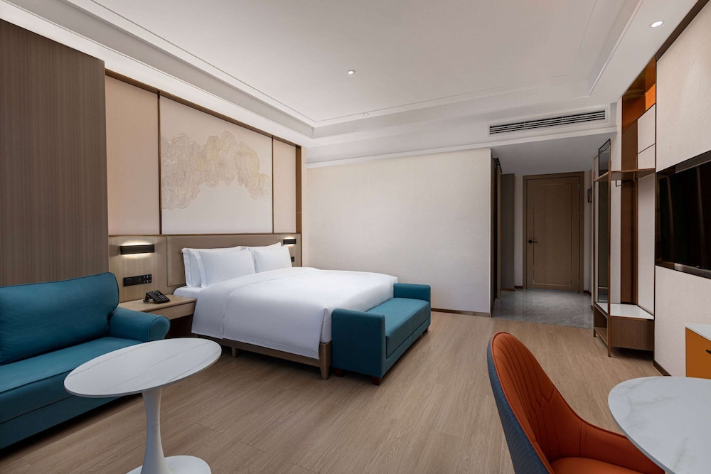 Business Room, 1 King Bed, Non Smoking photo 1
