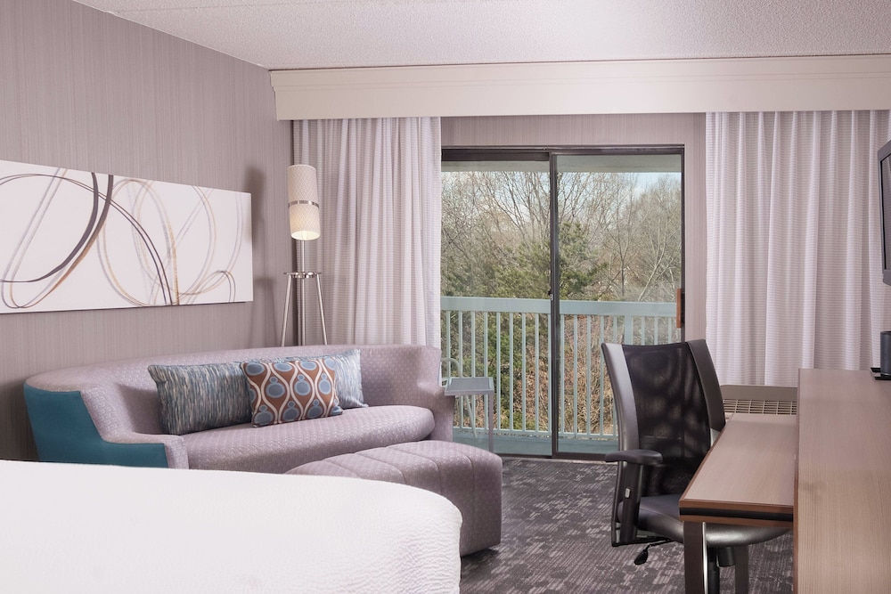 Room, 2 Queen Beds, Balcony (Mobility/Hearing Accessible, Tub) - Photo 3