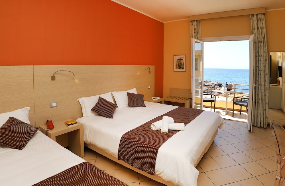 Panoramic Triple Room, Balcony, Sea View - Photo 2