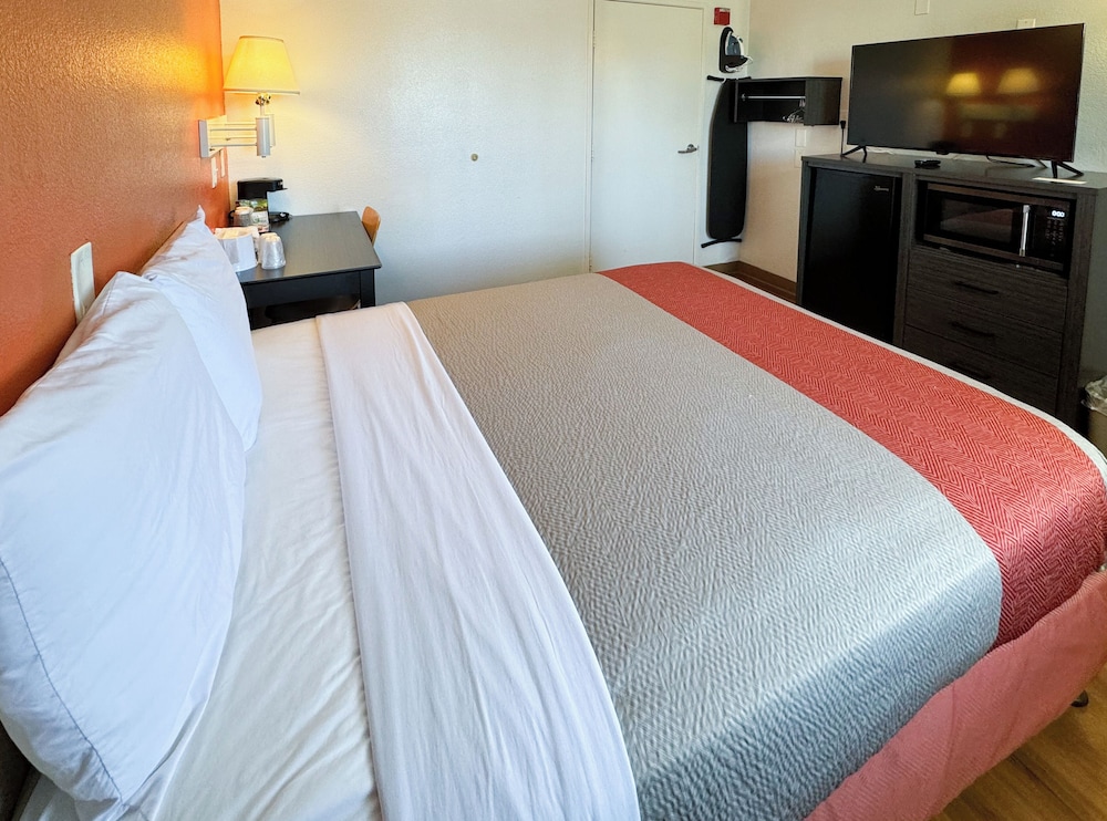 Studio 6 Suites – Bellflower, Ca - Los Angeles