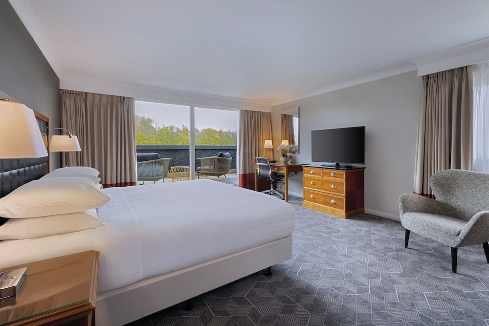 Suite, 1 Bedroom - Photo 1