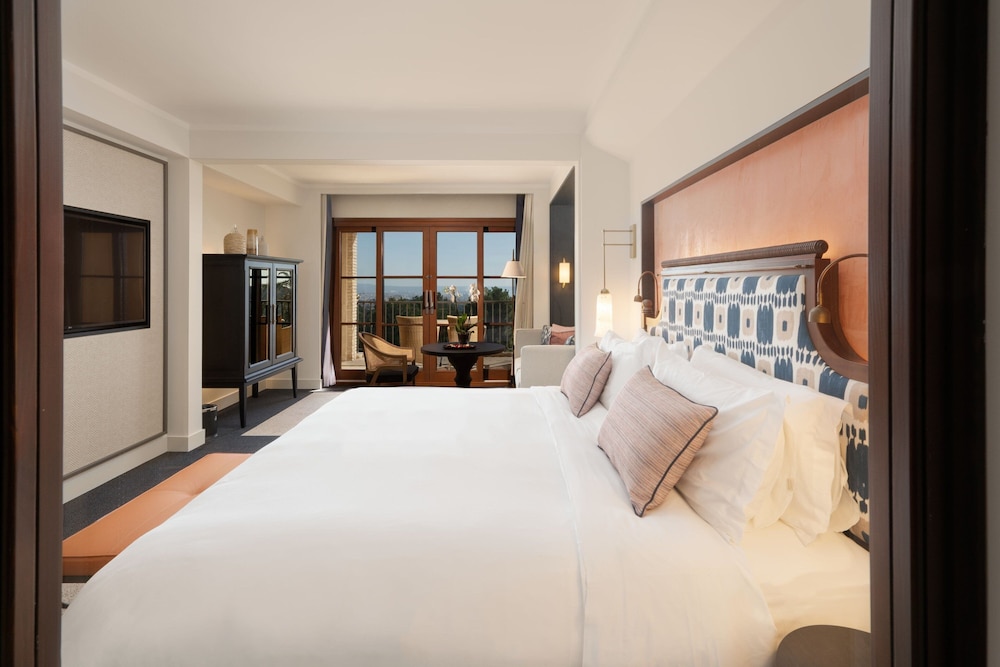 Grand Room, 1 King Bed, Balcony, Bay View (Balcony)