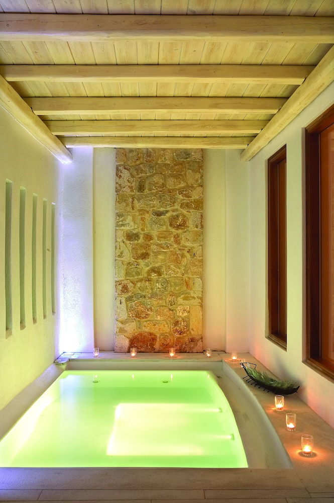 Junior Studio Suite, Jetted Tub - Photo 4