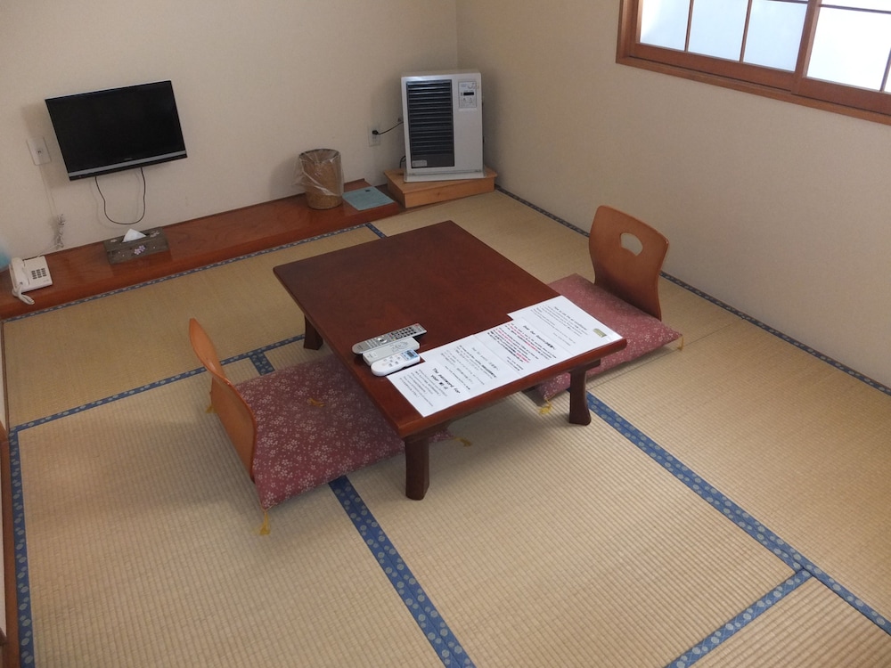 Quadruple Room with bathroom (2 beds, 2 futon) photo 2