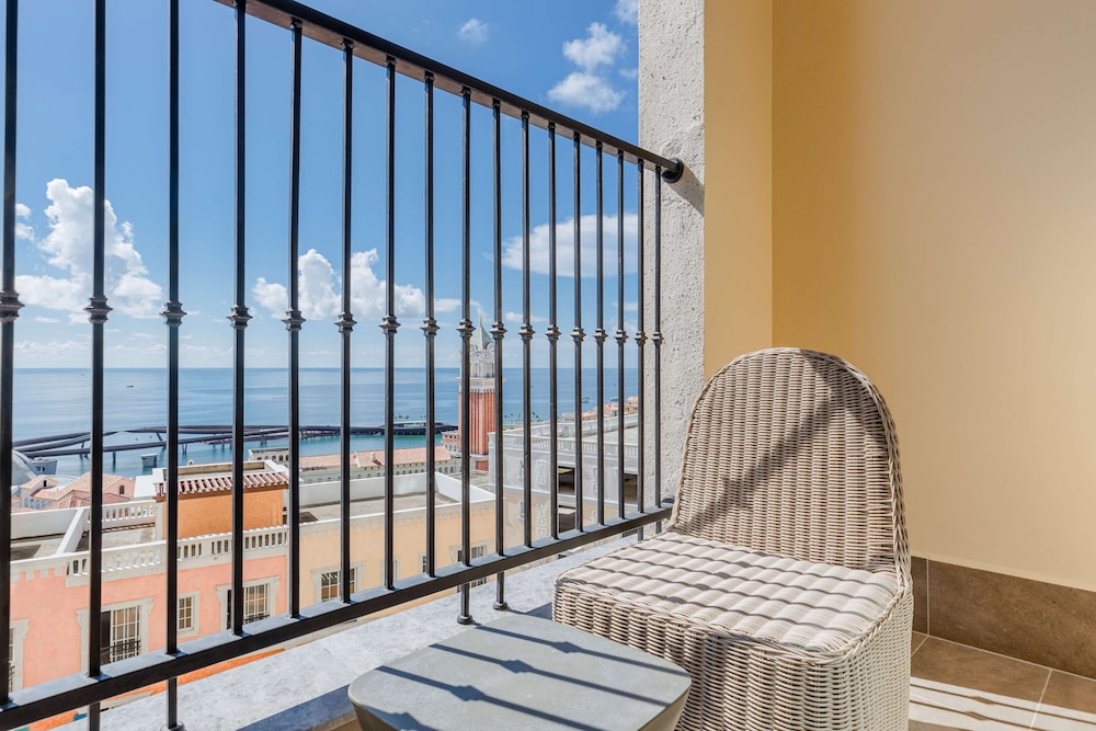 Seaview Fireworks Studio with Balcony - Photo 22