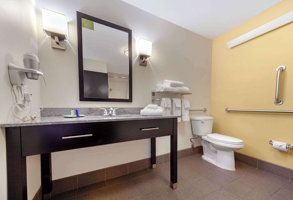 Suite, 1 King Bed with Sofa bed, Accessible, Non Smoking photo 2