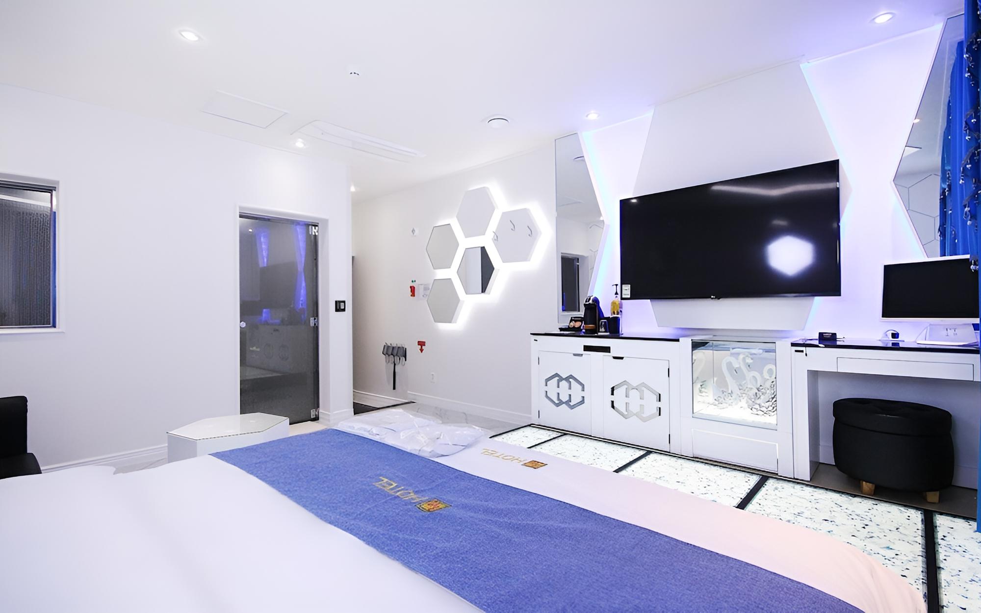 Room (1 room 1 parking (Premium B)) - Photo 2