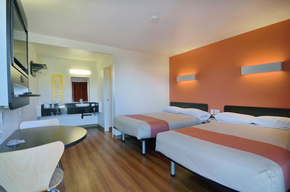 Standard Room, 2 Double Beds, Non Smoking