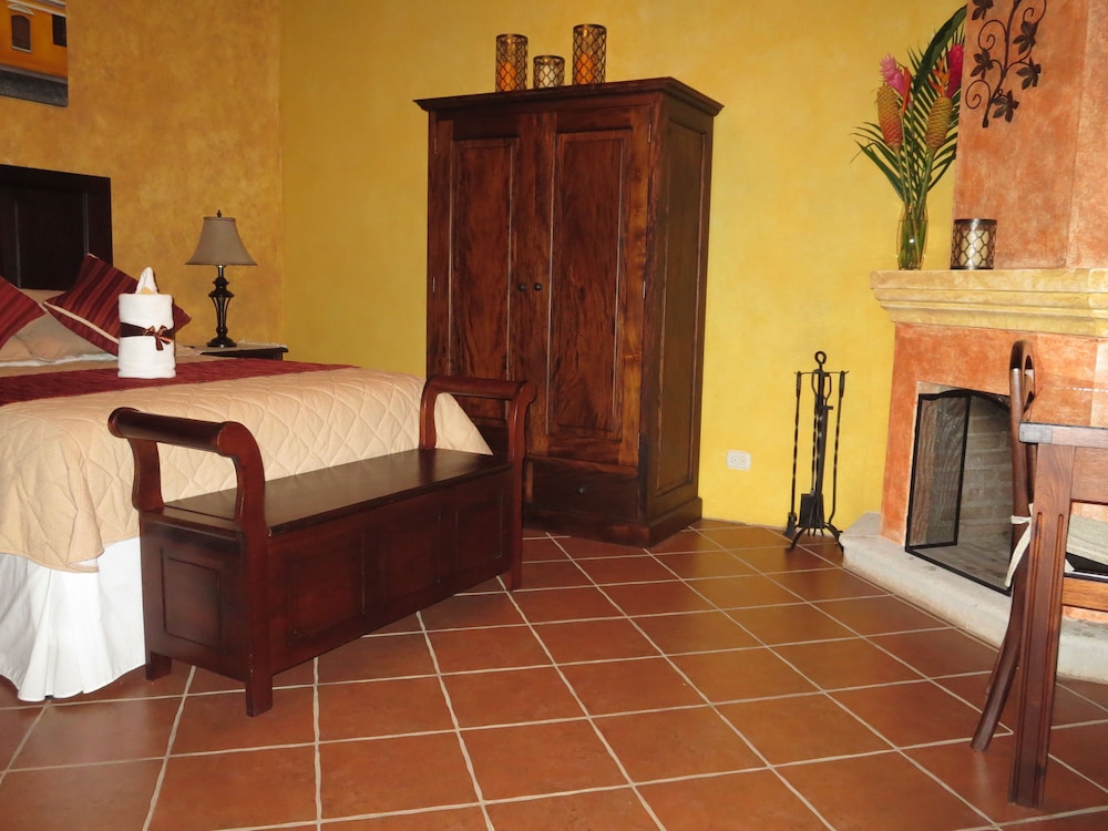 Junior, Bathtub (Fireplace Included) photo 2