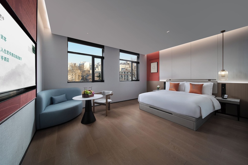 Deluxe Room, City View