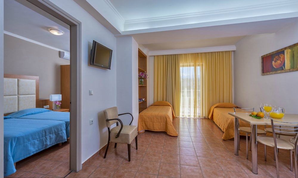 Family Suite, 1 Bedroom - Photo 1